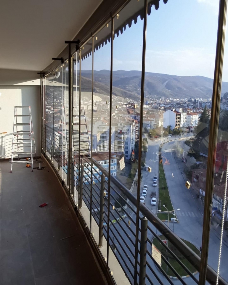 Tokat Katlanır Cam Balkon